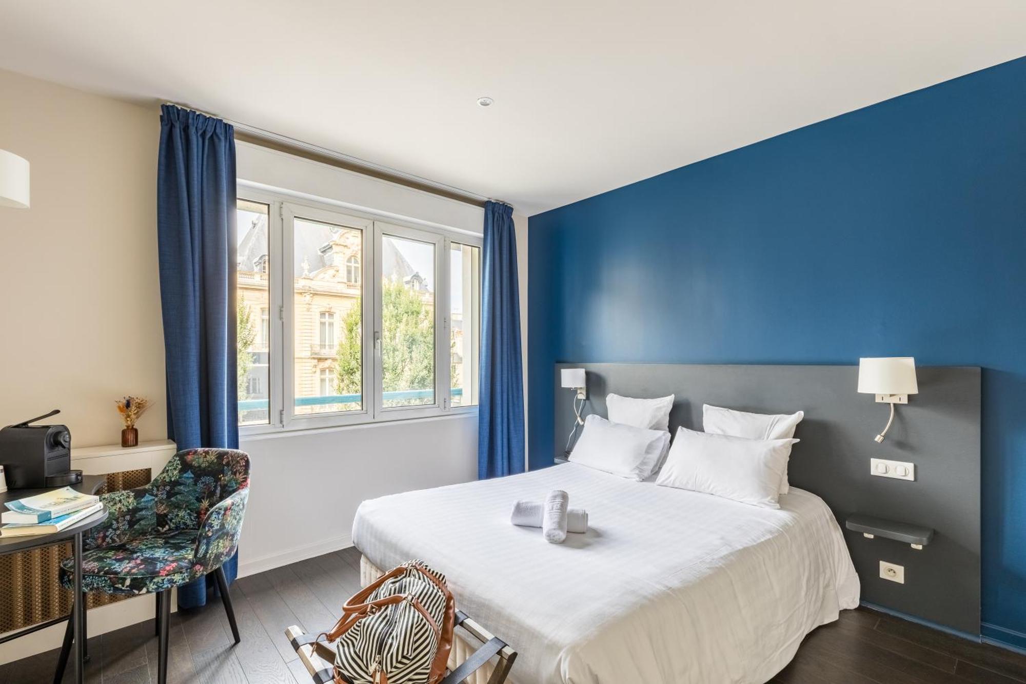 Deluxe Room (2 Adults + 1 Child),1544886376:JPEG